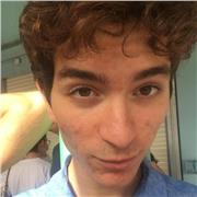 Studente al terzo anno di ingegneria biomedica da ripetizioni di matematica